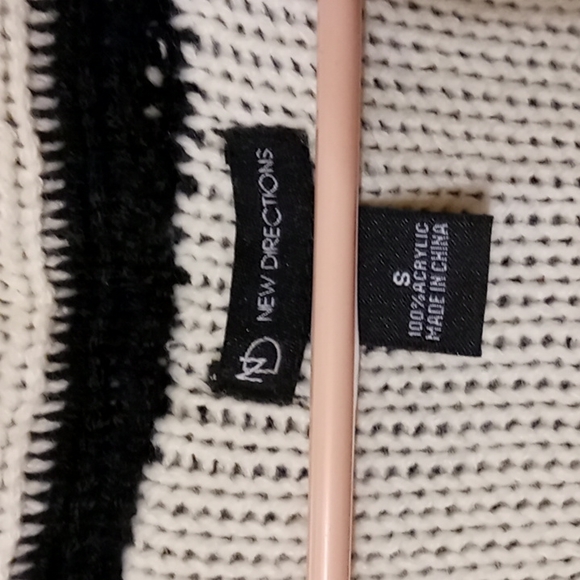 New Directions Black & White Sleeveless Sweater Cardigan - Picture 2 of 3
